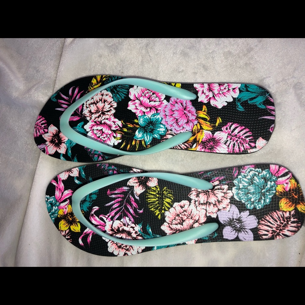 Flip Flops never worn size med 7/8